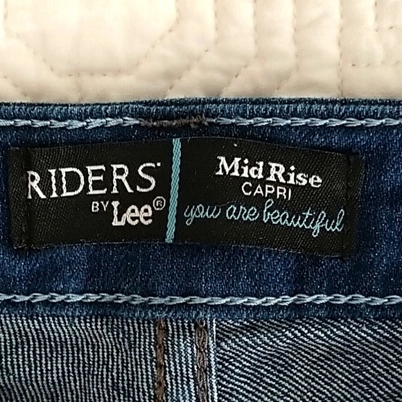 Riders Mid Rise Capris by Lee Sz8 - Picture 3 of 7